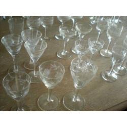 te koop antieke wijn/water/likeur/borrelglaasjes met decor