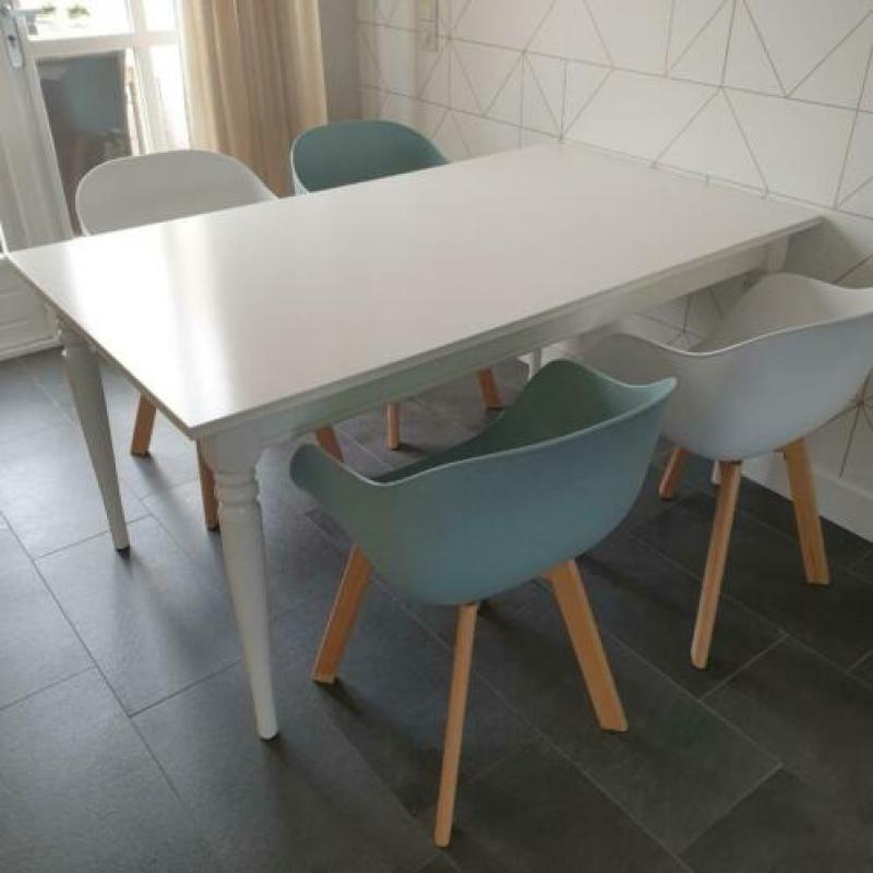 Eettafel (incl 4 stoelen)