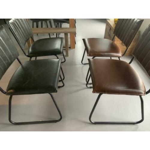Te koop: 4 stoelen met metalen frame