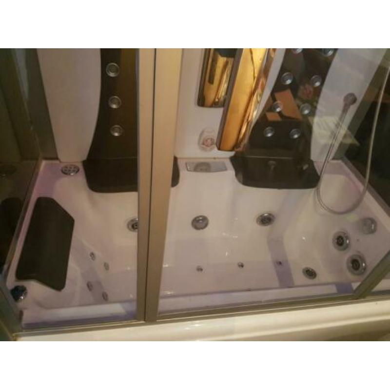 Bubbelbad/stoom en douche