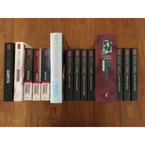 16 thrillers - 14 boeken serie Kay Scarpetta van P. Cornwell