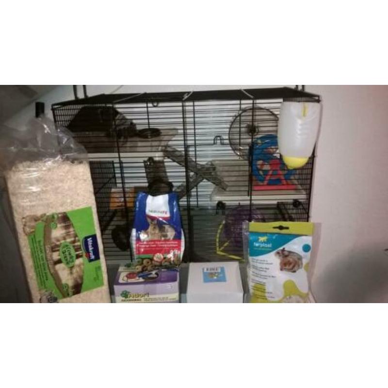 Nieuwe Knaagdierkooi met nieuw hamster spullen ( Nummer 1).