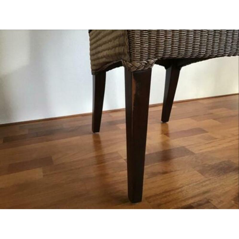 Vier stuks Lloyd loom stoelen.
