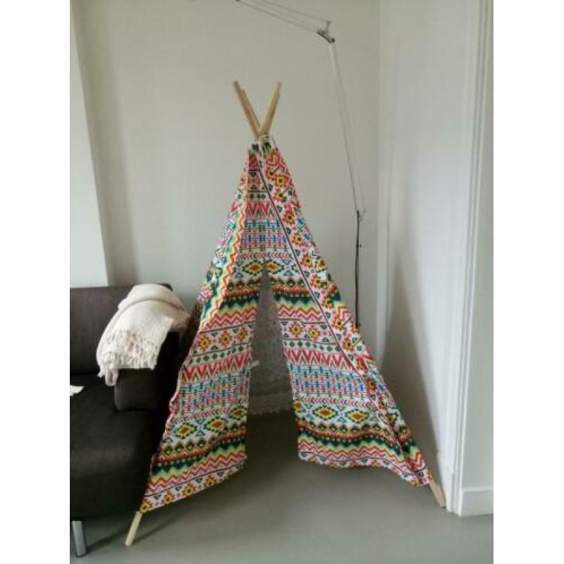 Tipi tent kleurrijk dessin in opbergtas