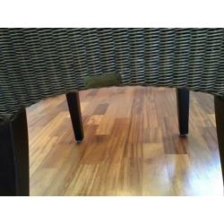 Vier stuks Lloyd loom stoelen.