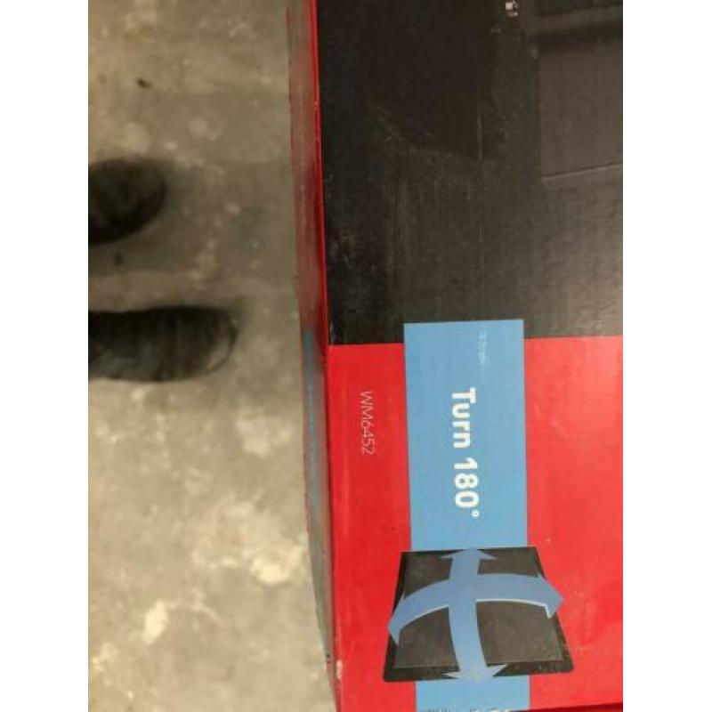 Tv beugel universeel 180” draaibaar 3,5cm tv tot wand