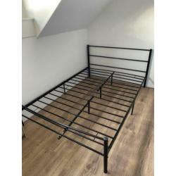 Bedframe met matras (140x200)