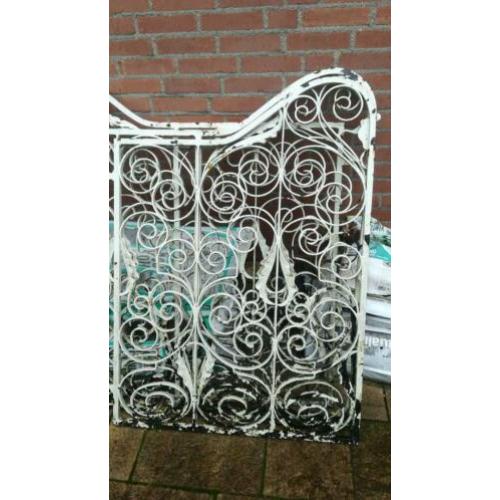 Brocante tuinhek sierhek hekwerk 3 stuks