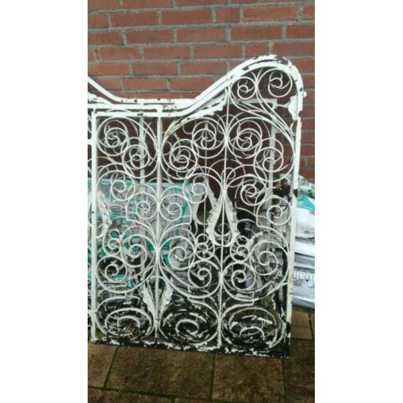 Brocante tuinhek sierhek hekwerk 3 stuks