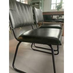 Te koop: 4 stoelen met metalen frame