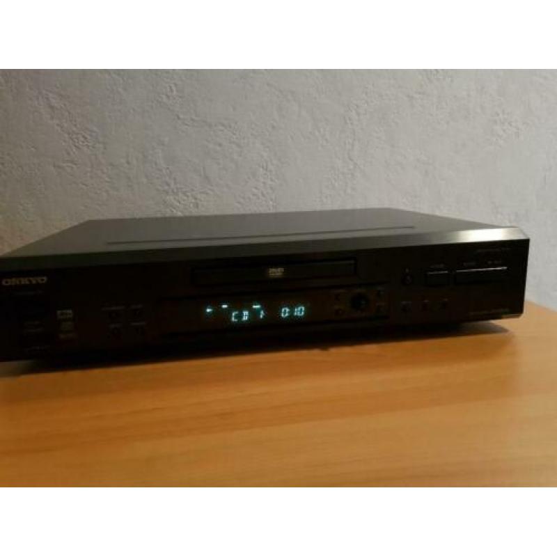 Onkyo DVS555 cd / dvd speler met afstandsbediening.