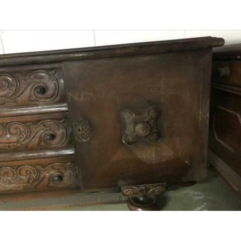 Antieke dressoir
