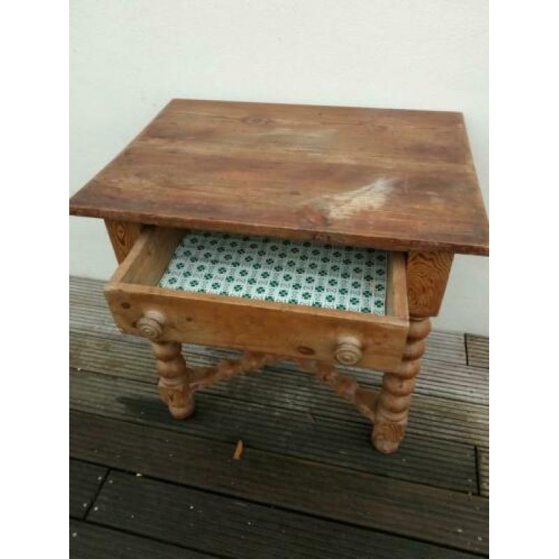 Antieke tafel