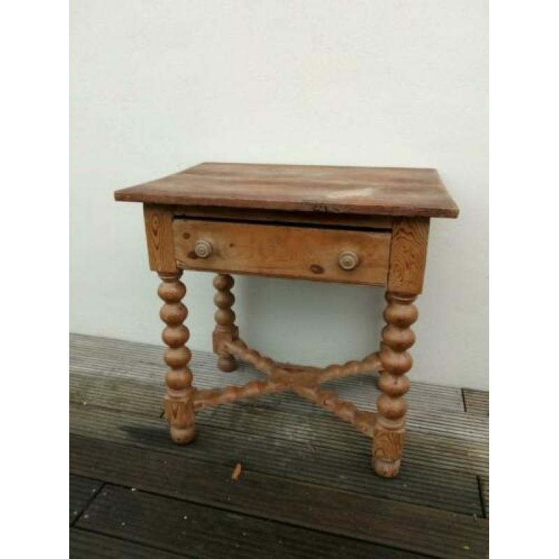 Antieke tafel