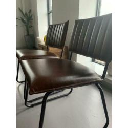 Te koop: 4 stoelen met metalen frame