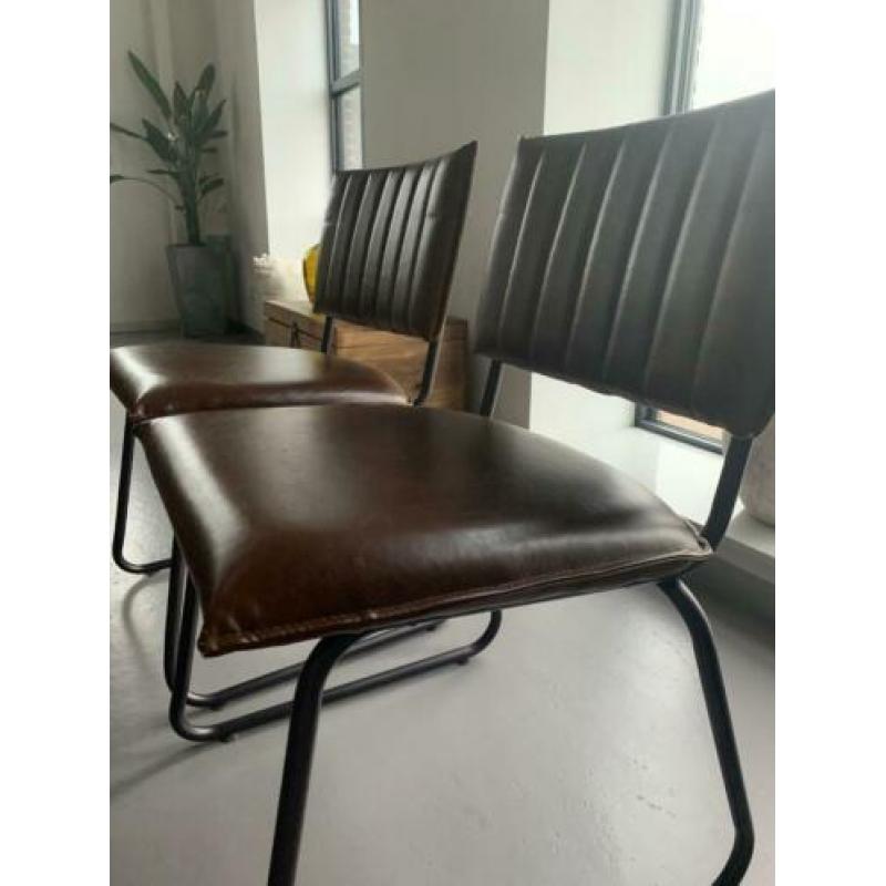 Te koop: 4 stoelen met metalen frame