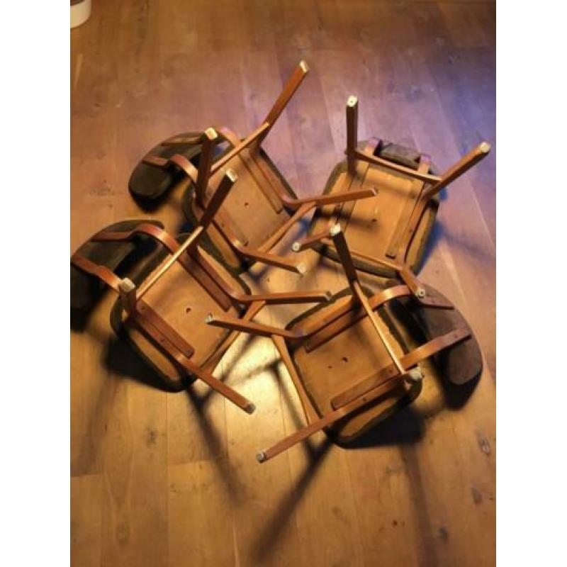 Te koop vier houten stoeltjes ribcord