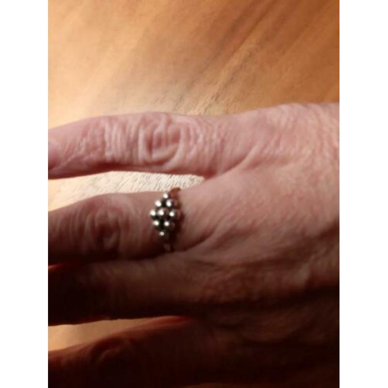 Zilveren ring spirit icons met bolletjes maat 17