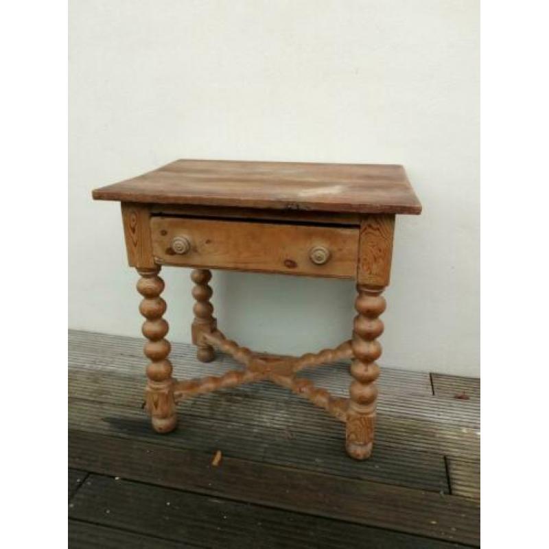 Antieke tafel
