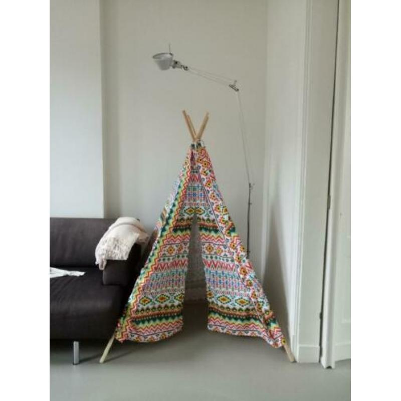 Tipi tent kleurrijk dessin in opbergtas