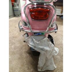 Vespa blond edition