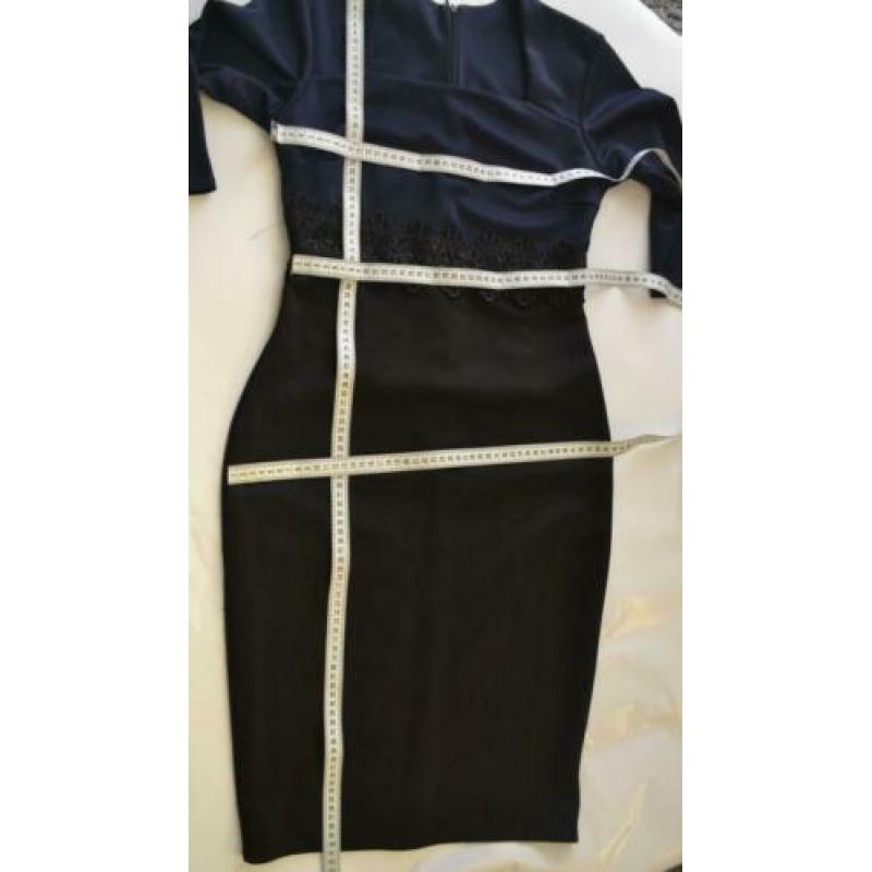 Donkerblauwe jurk met kant en lange mouwen 50s stijl 38 40