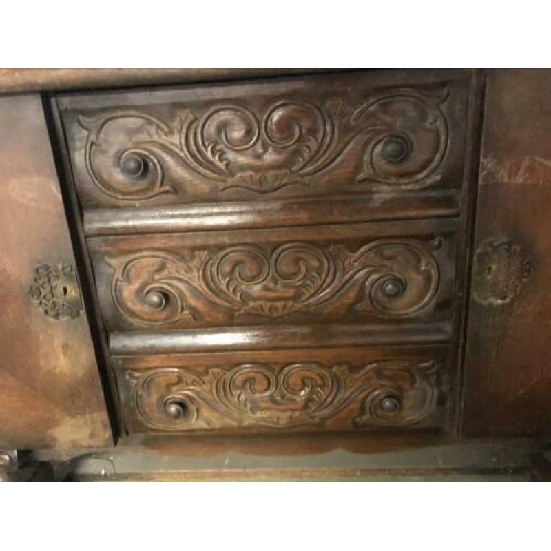 Antieke dressoir