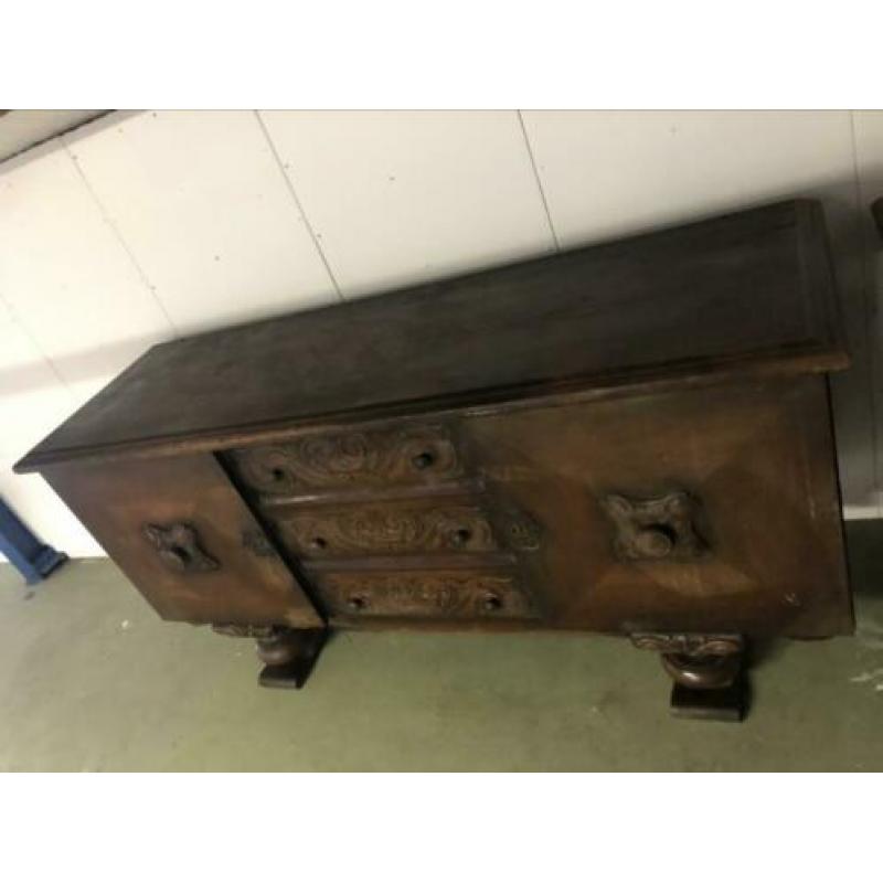 Antieke dressoir
