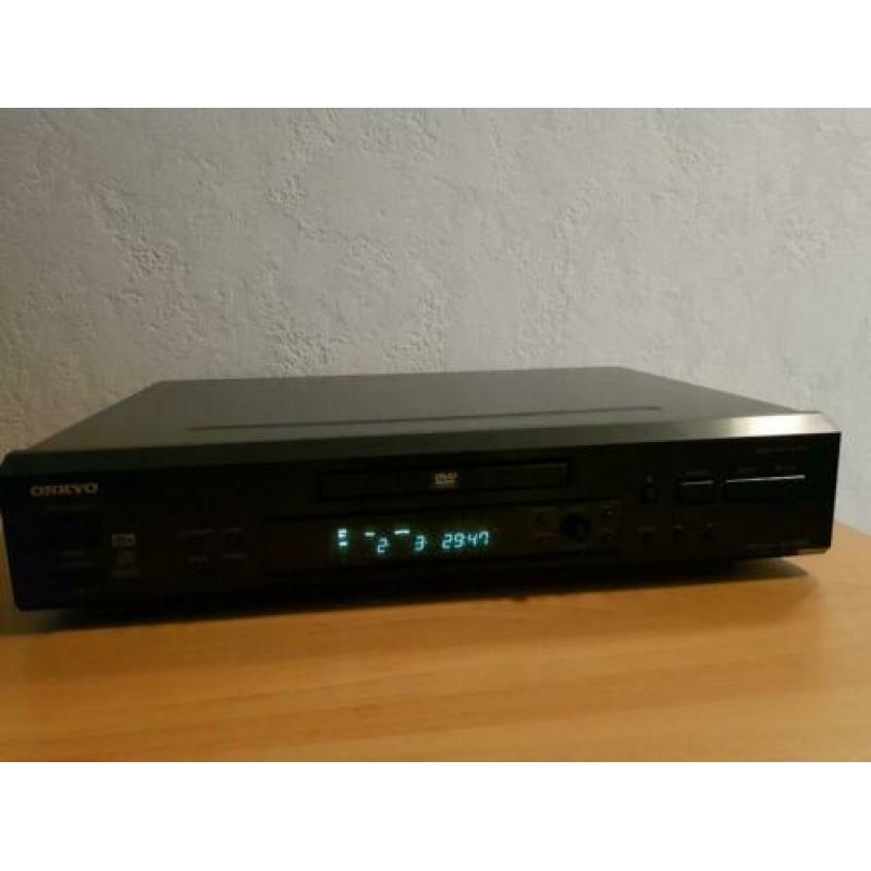 Onkyo DVS555 cd / dvd speler met afstandsbediening.