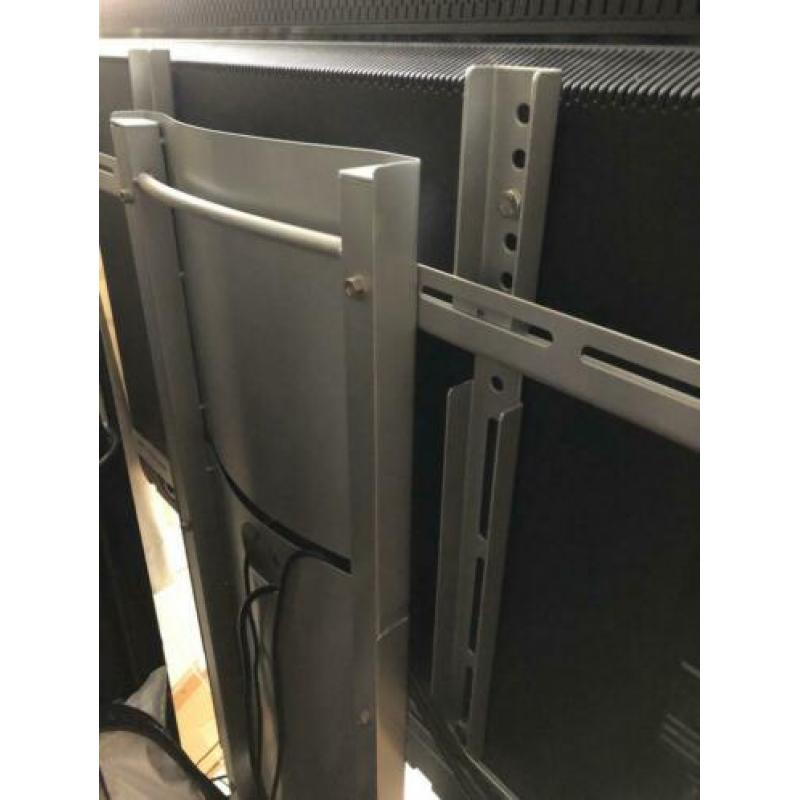 Philips 50 inch tv op beugel/meubel incl woofer/versterker
