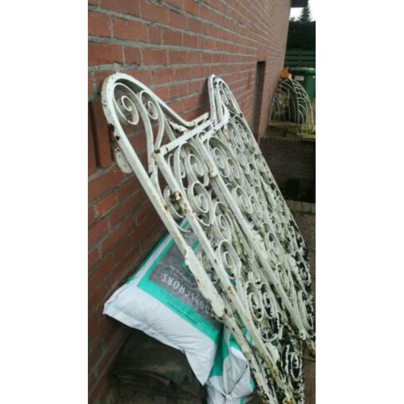 Brocante tuinhek sierhek hekwerk 3 stuks