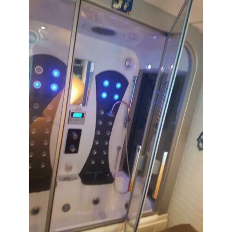 Bubbelbad/stoom en douche