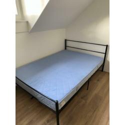 Bedframe met matras (140x200)