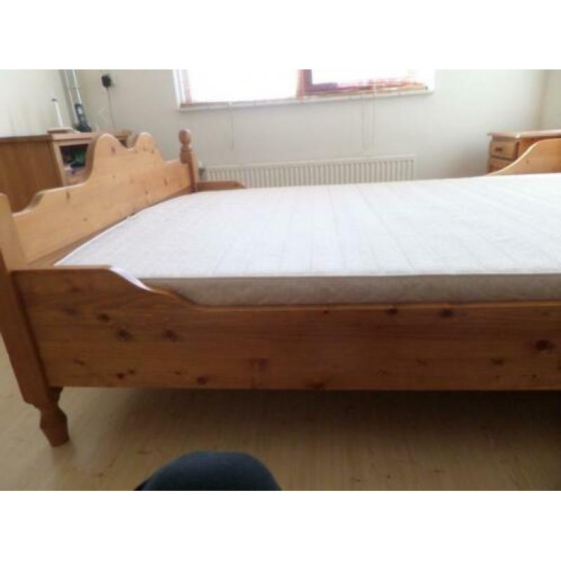 Bed 140 geloogd grenen