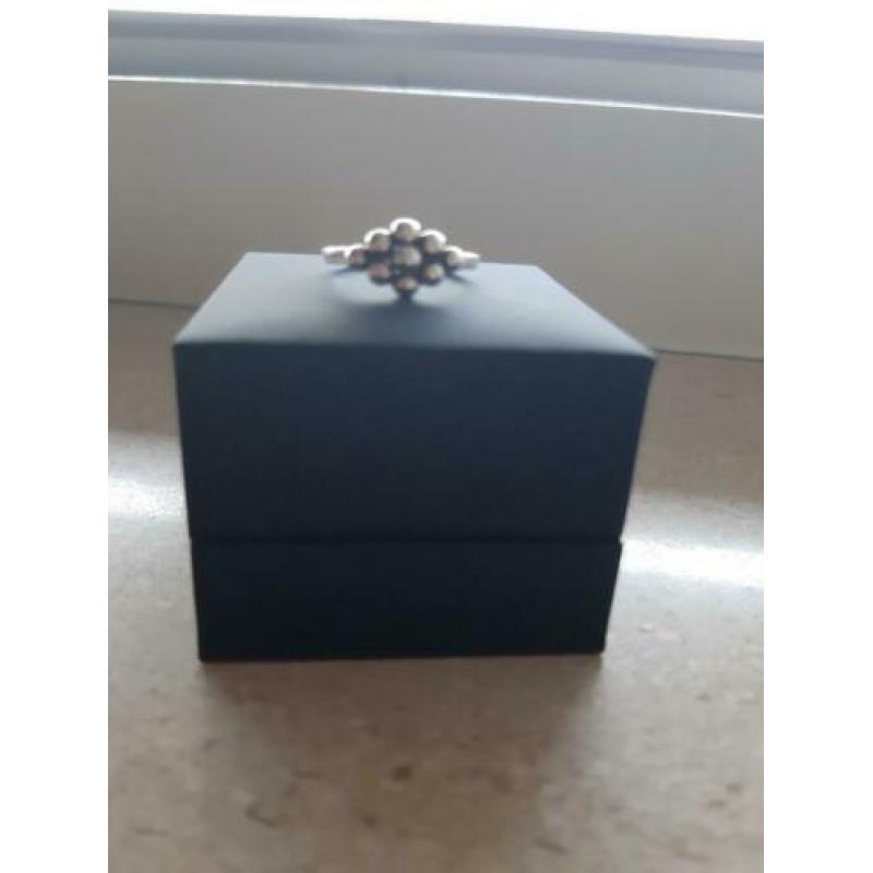 Zilveren ring spirit icons met bolletjes maat 17