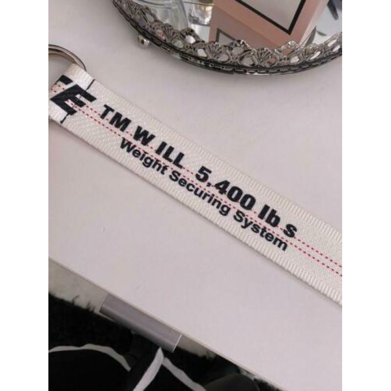 Off white riem wit zwarte tekst maat 120cm