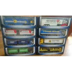 Roadstars schaalmodellen vrachtwagens, 8 stuks