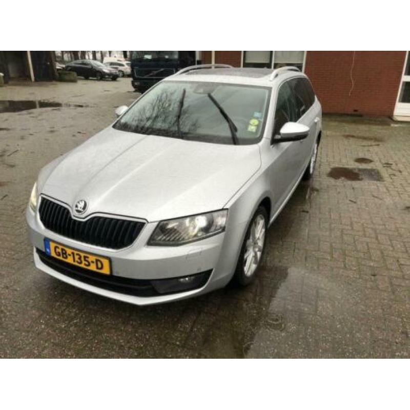 Skoda Octavia 1.6TDI Elegance (bj 2015, automaat)