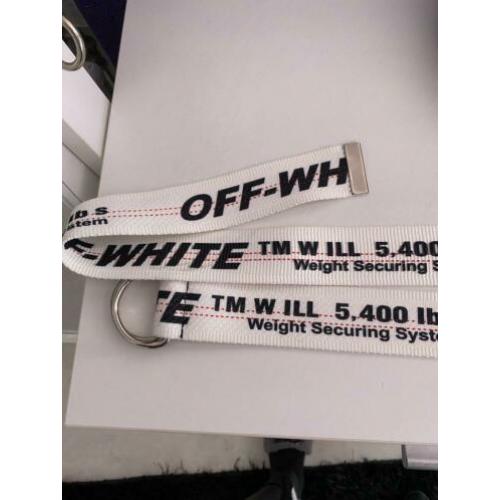 Off white riem wit zwarte tekst maat 120cm