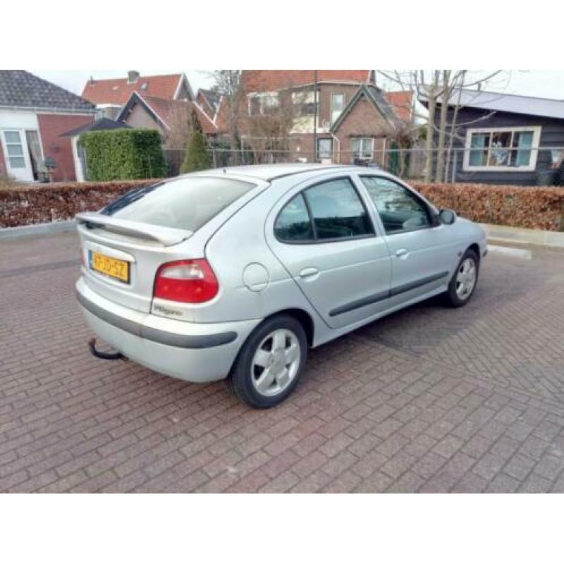 Renault Megane 1.6 16V Auth HB 2005 2002 Grijs