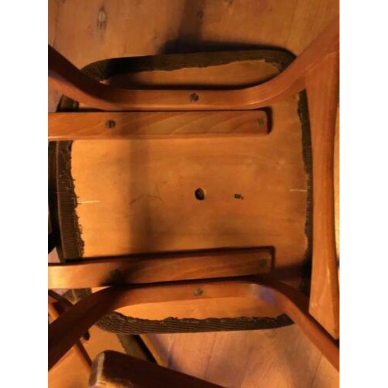 Te koop vier houten stoeltjes ribcord
