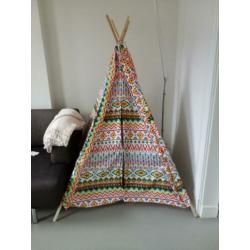 Tipi tent kleurrijk dessin in opbergtas