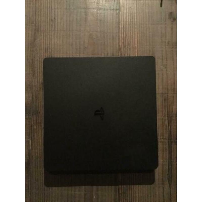 Playstation 4 + controllers + headset + fifa 20 en gta 5