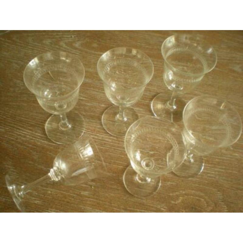 te koop antieke wijn/water/likeur/borrelglaasjes met decor