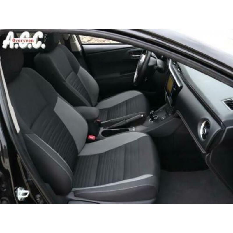 Toyota Auris 1.8 Hybrid AUTOMAAT Panodak Navi (bj 2015)