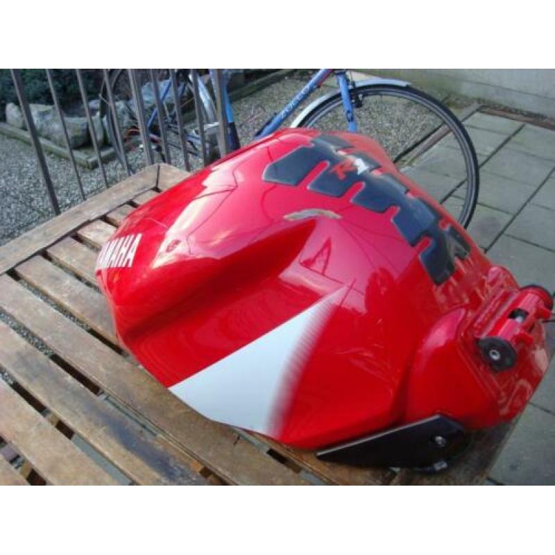 Yamaha R1 tank
