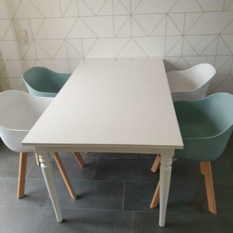 Eettafel (incl 4 stoelen)