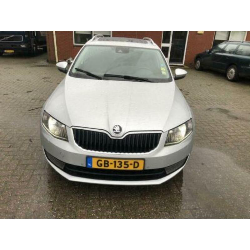Skoda Octavia 1.6TDI Elegance (bj 2015, automaat)