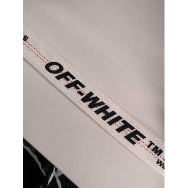 Off white riem wit zwarte tekst maat 120cm