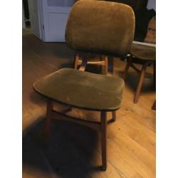 Te koop vier houten stoeltjes ribcord